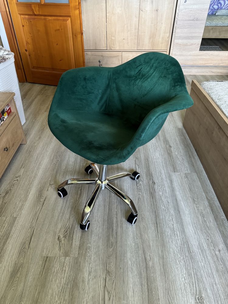 Krzeslo zielone obrotowe