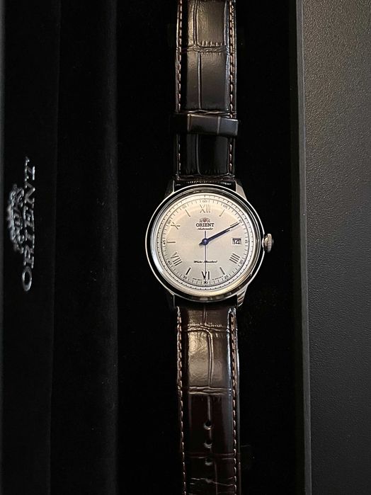Orient Bambino AC00 C1 Automatic DATE 40mm – elegancja retro