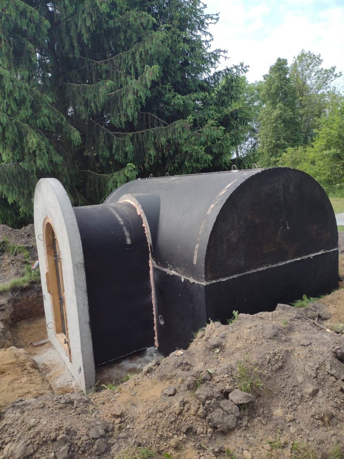Piwnica betonowa wejscie na 350 ziemianka ogrodowa solidna konstrukcja