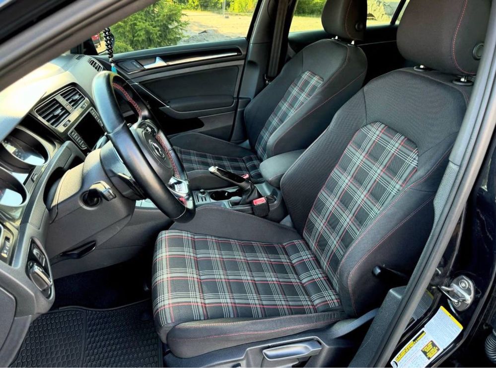 Volkswagen Golf GTI 7
