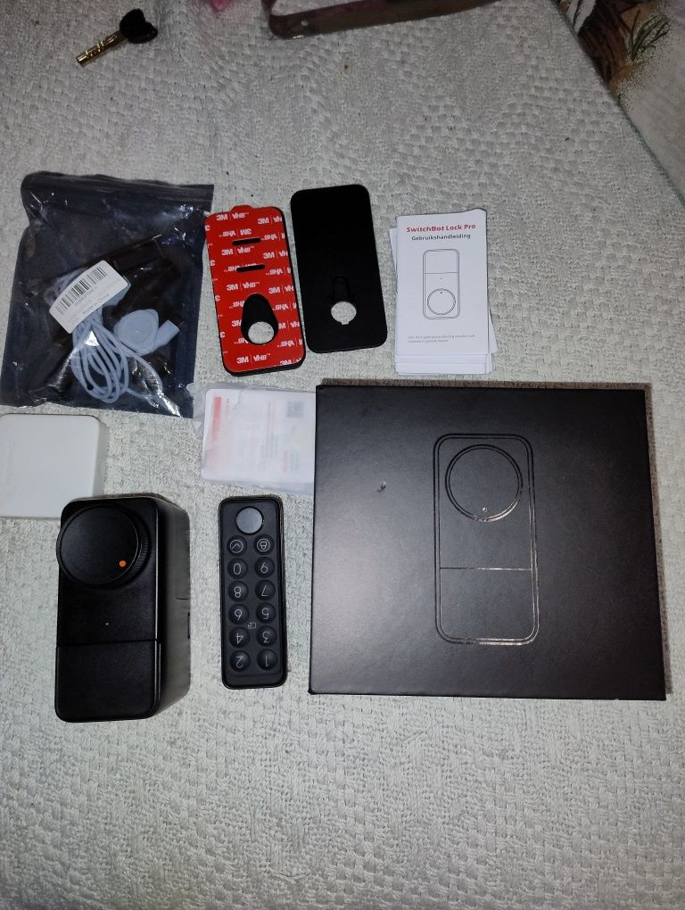 Розумний замок дверейLockin smart G30 wifi Bluetooth ,  switchbot lock