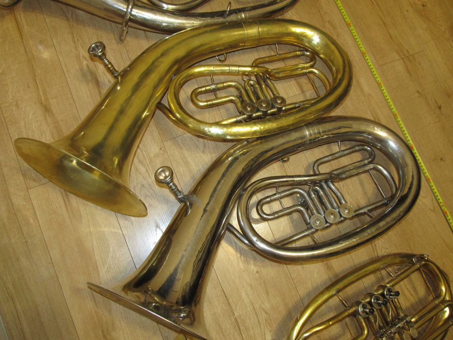 Баритон Сі-бемоль Мідний духовий інструмент