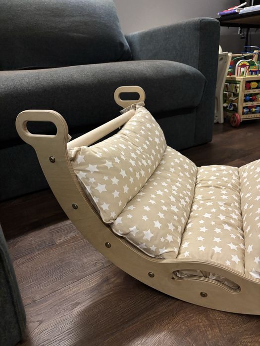 Балансувальна деревʼяна гойдалка