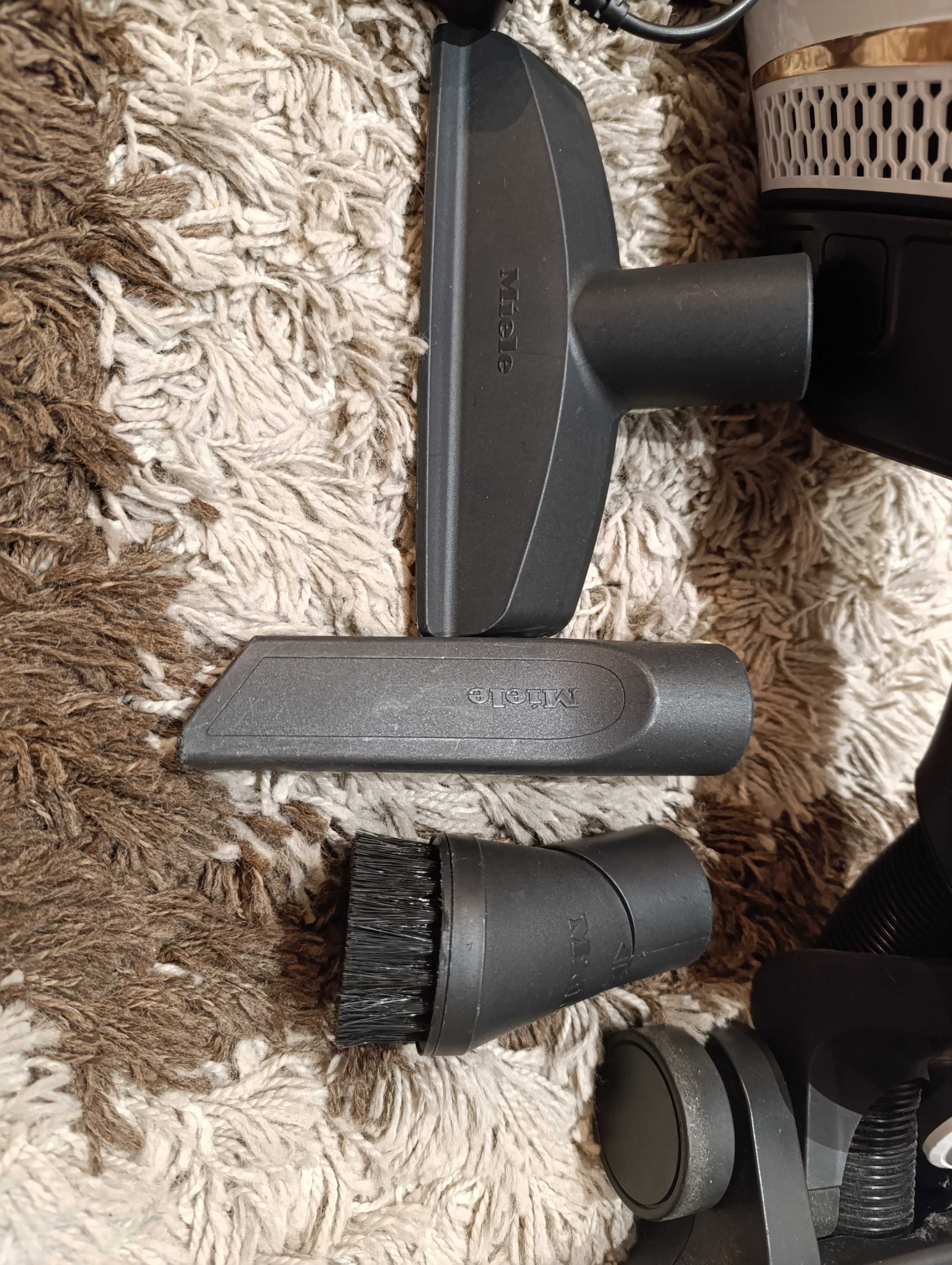 Odkurzacz pionowy ręczny Miele Triflex HX1