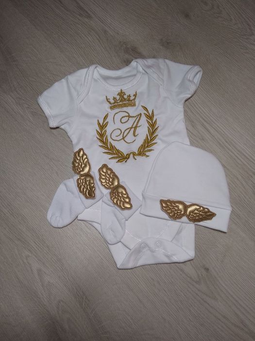 Боді з крилами та вишивка