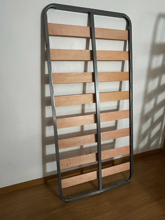 Estrados de cama 90x190 – ferro e madeira (Muito bom estado)