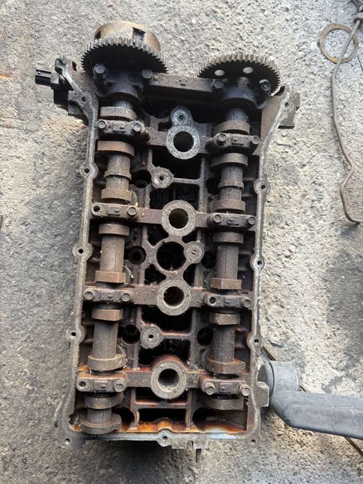 Kompletna głowica Kia carens 2.0 16v