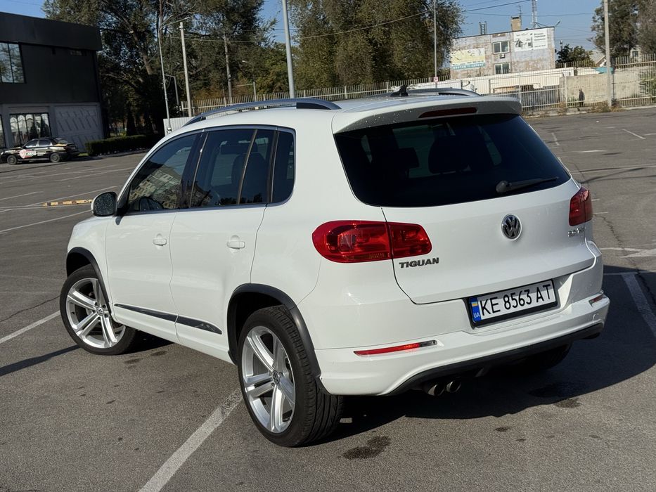 Volkswagen Tiguan SPORT R-LINE
