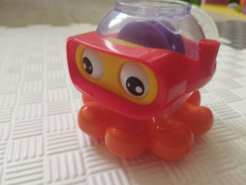 Іграшка для гри у ванній