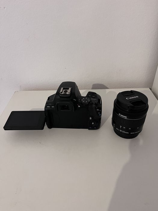 Canon EOS 250D + Objetiva + Mala + - usado em muito bom estado