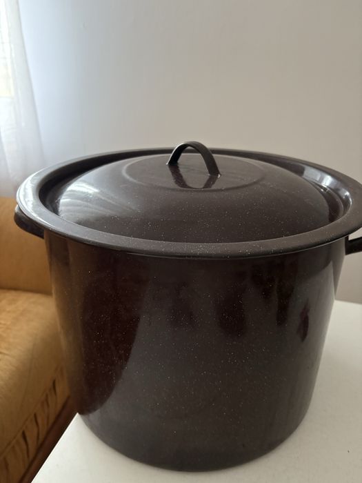 Duzy garnek emaliowany