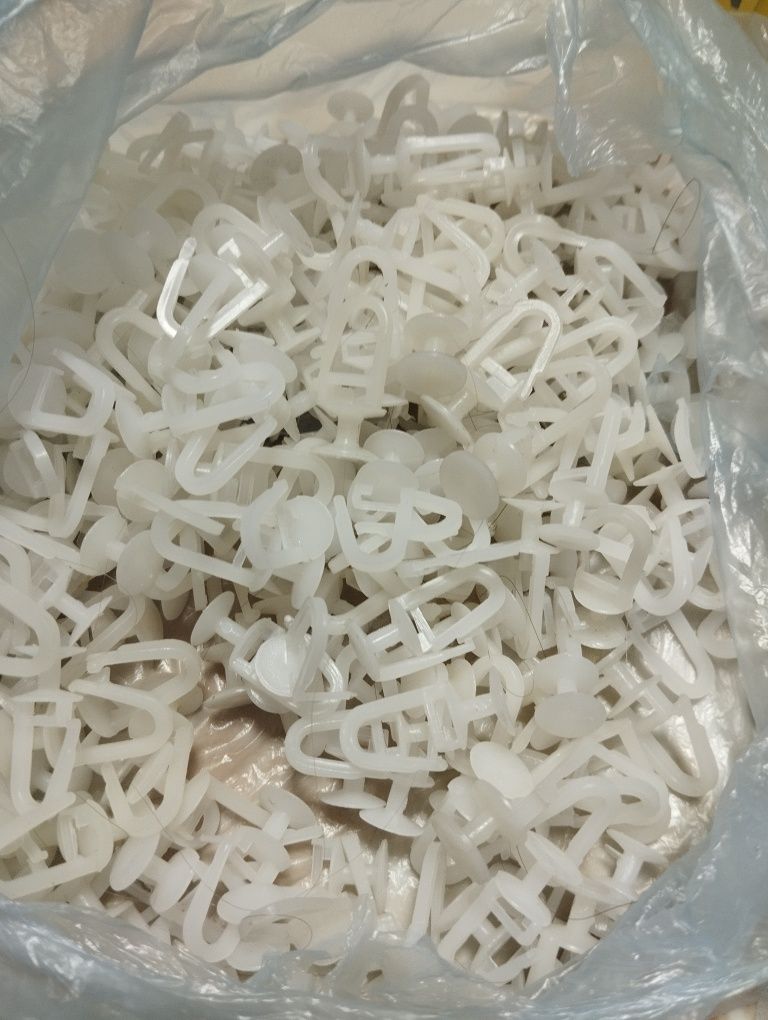Отдам  эти вещи на фотках за вкусняшки