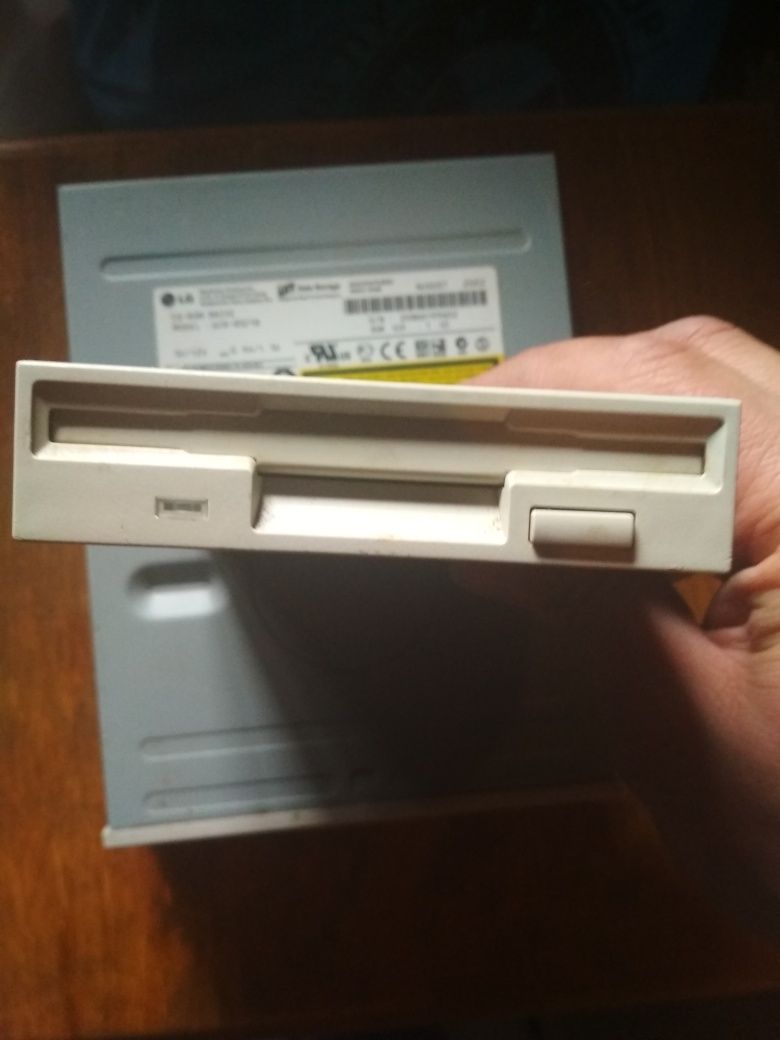 FDD Sony MPF920-E (флопік), та CD-ROM DRIVE  LG GCR-8521R