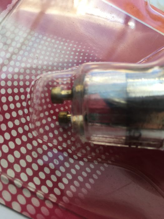 lâmpada LED Osram - embalagem fechada