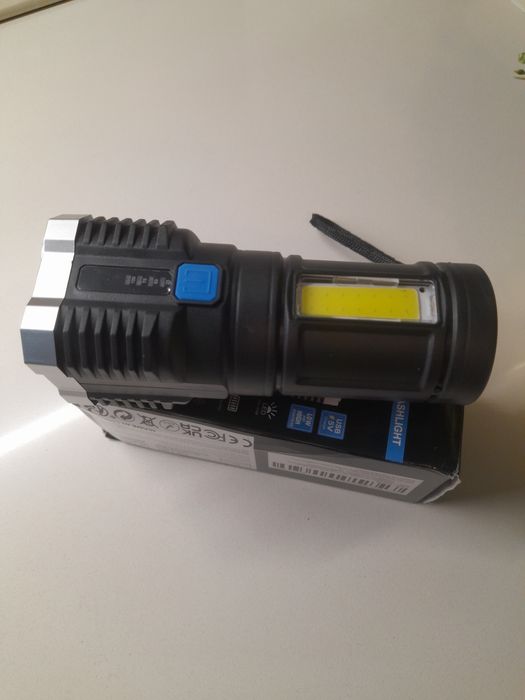 Lanterna led com duas iluminações