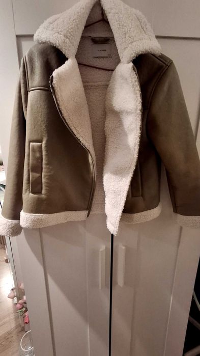 Reserved Kurta ekoskora z futerkiem r.152