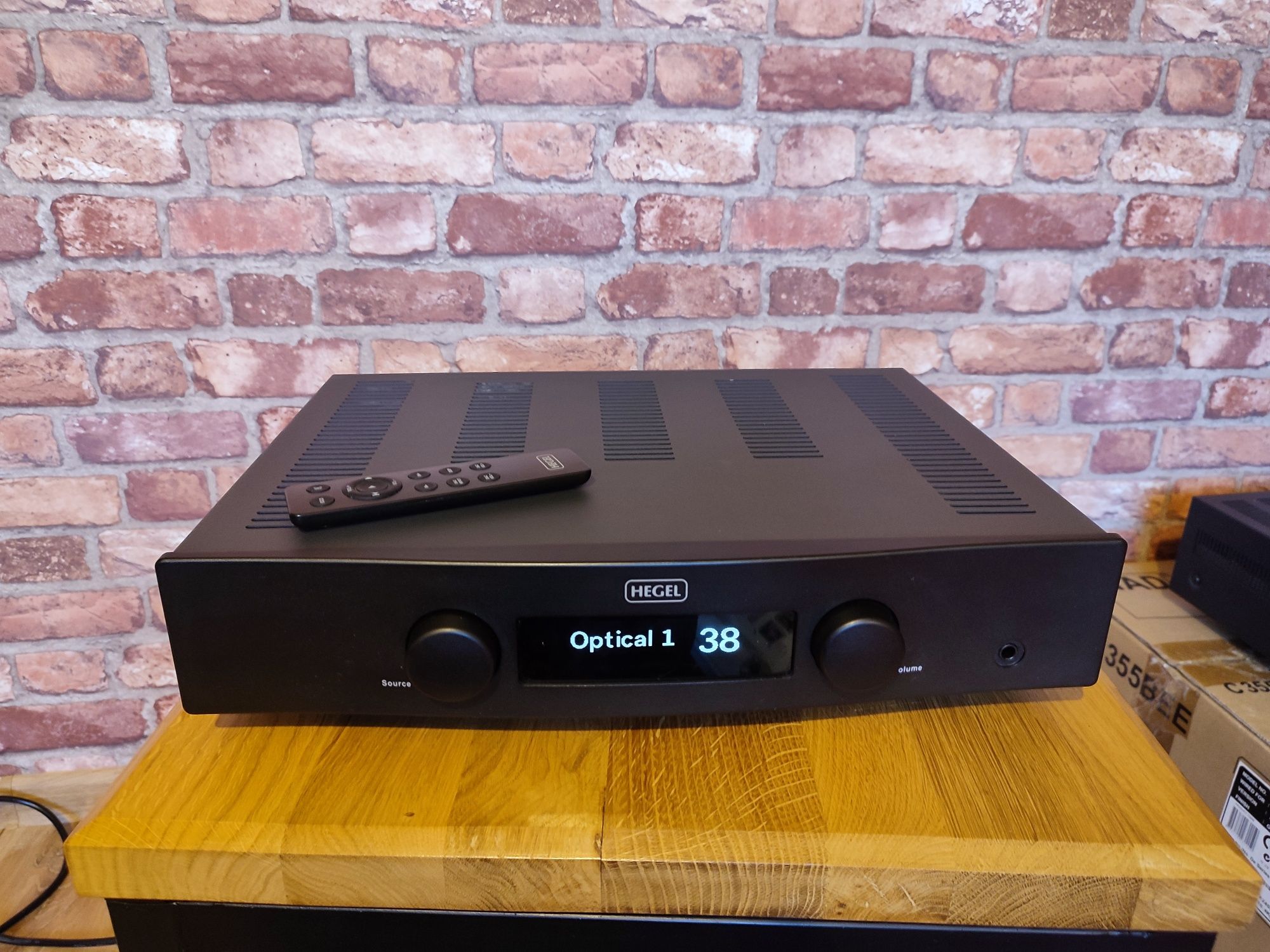 Hegel h90 wzmacniacz stereo dac streamer naim nad