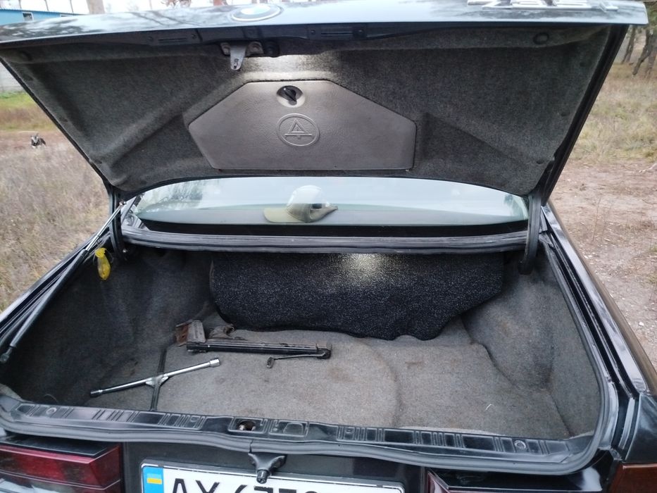 БМВ е32 735i в хорошем состоянии