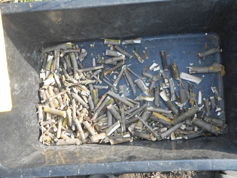 Измельчитель. Измельчитель веток Подрібнювач гілок.