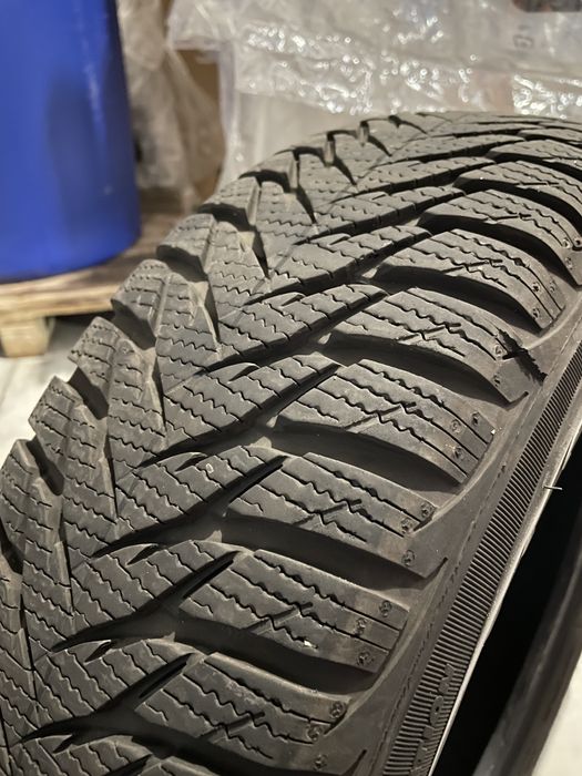 Зимові шини Goodyear Ultragrip 8