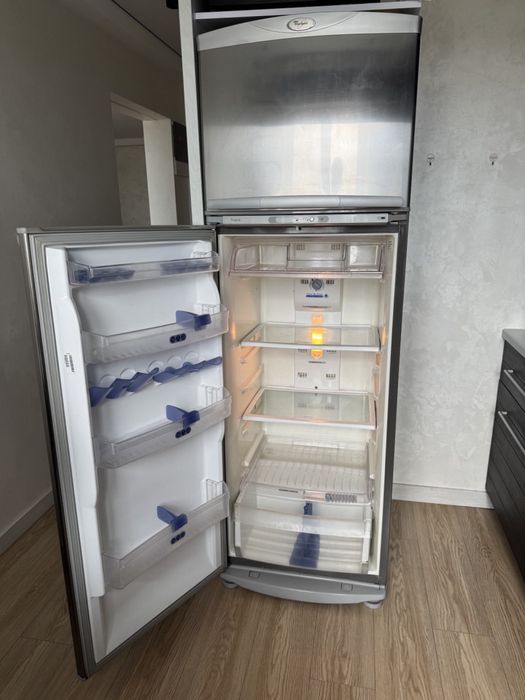 Продам холодильник Whirlpool в отличном состоянии