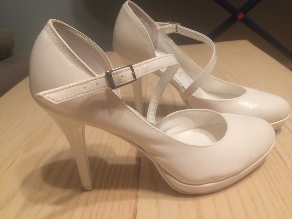 Buty szpilki ecru