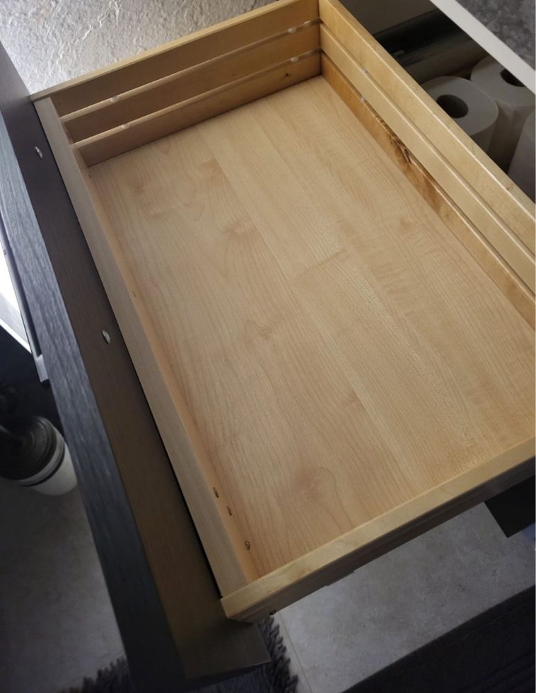 Trzy szafki IKEA w kolorze czarnym