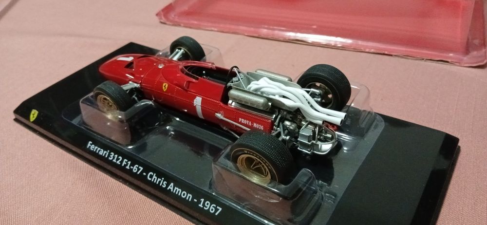 Miniatura de Ferrari 312 F1/67 de 1967 Premium Collectibles 1:24