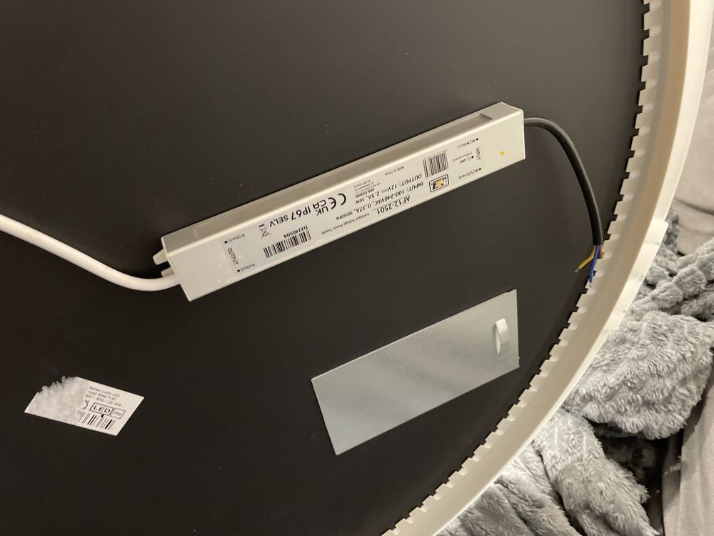 Lustro z oswietleniem led