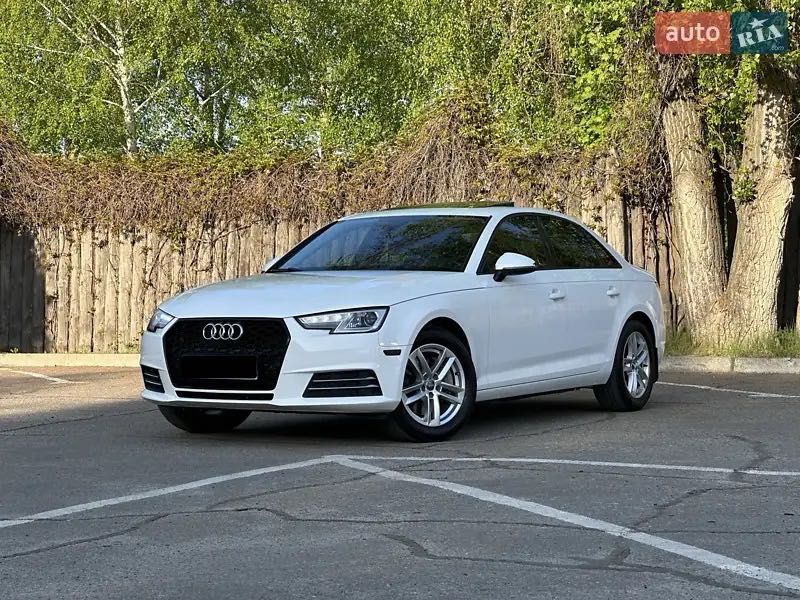 Audi A4 B9 2017 року