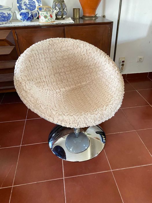 Cadeira Retro com novo forro.bom estado