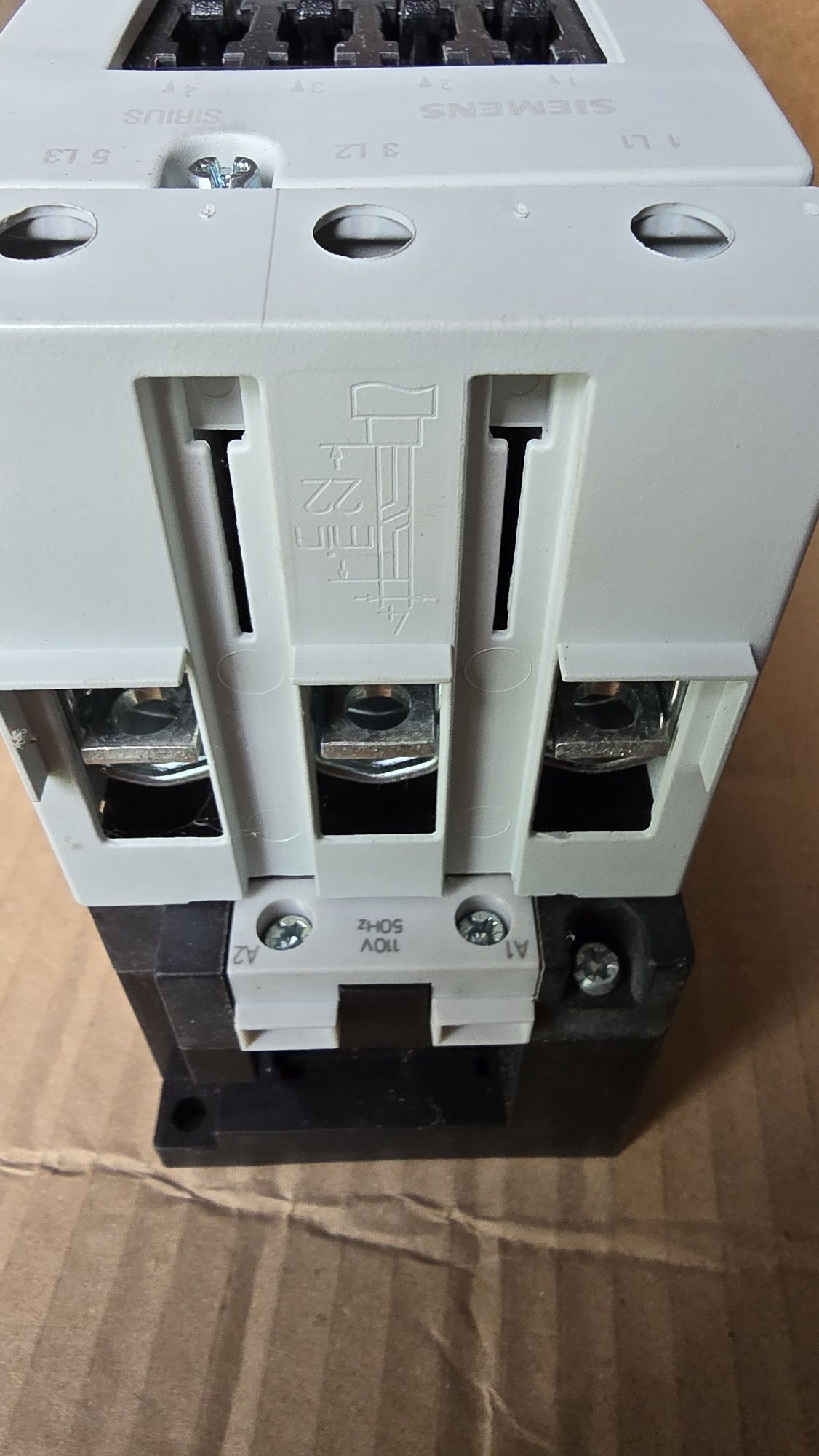 Контактор Siemens 3RT1044-1A. .0