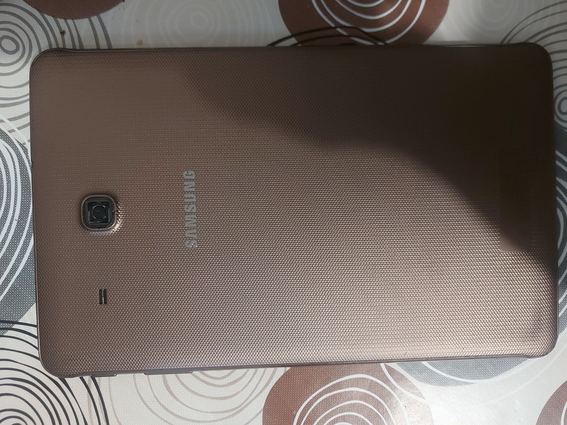 Планшет Samsung Galaxy Tab E 9.6 SM-T561, LTE