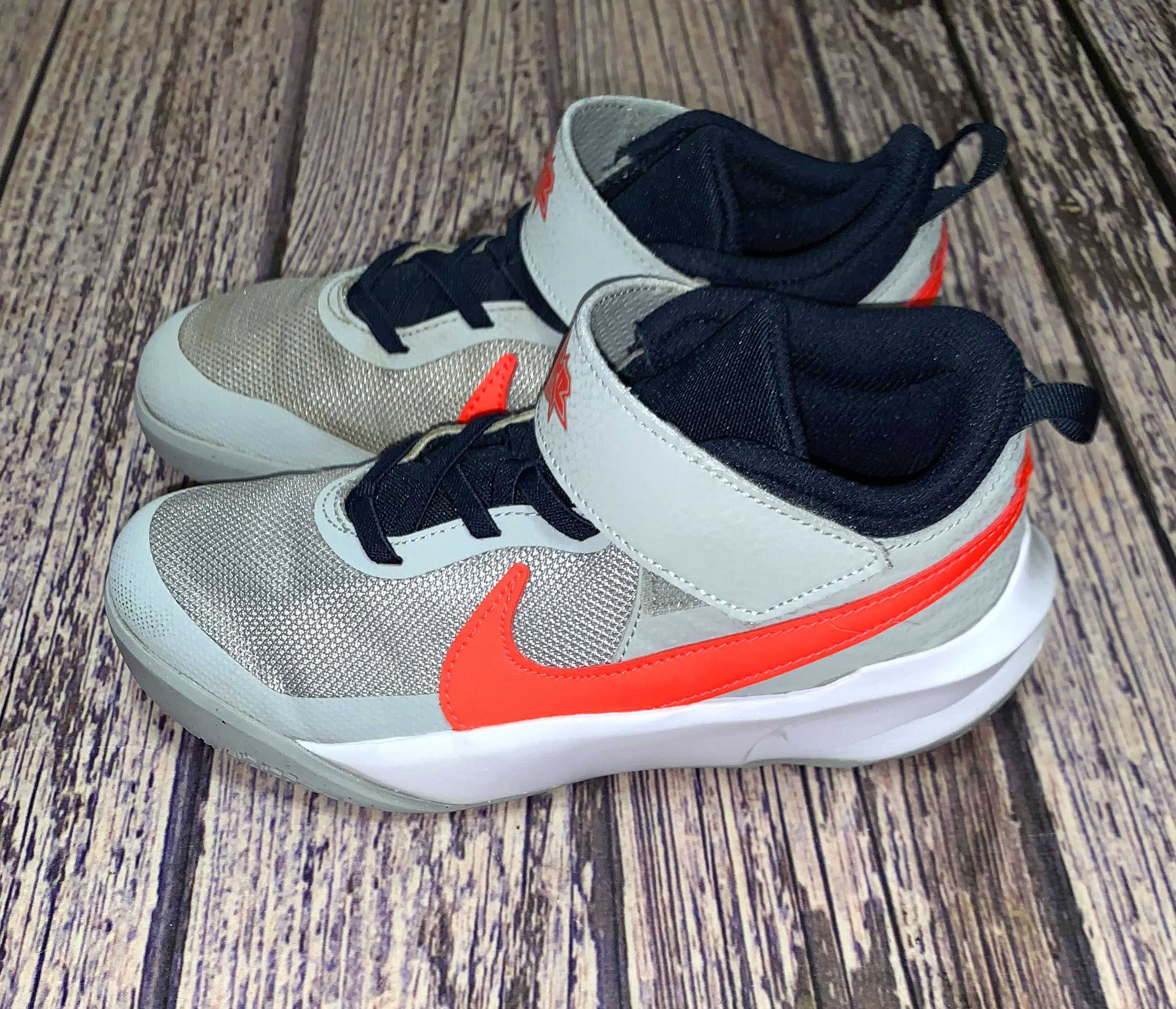 Кроссовки nike hustle cw 6736-006 для ребенка. размер 33 (21,5 см)