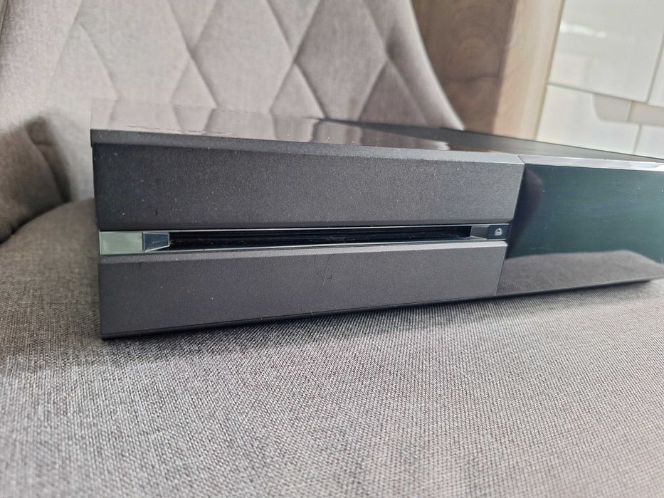 Konsola XBOX ONE Kompletna 500gb