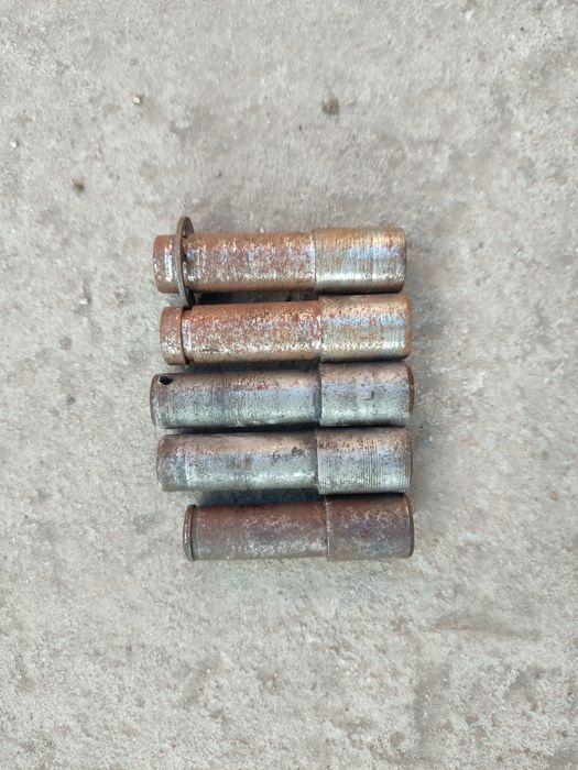 Продам ось центральной подножки на яву 634 638