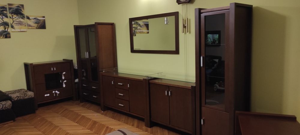 Meble do salonu drewniane z płytą z naturalnej okleiny . 8 elementów