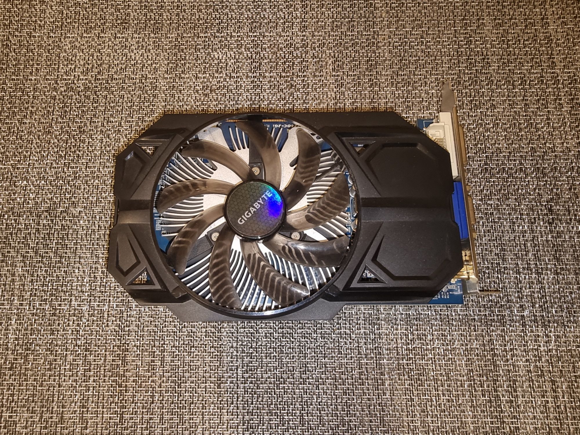Karta graficzna Radeon R7 240 2gb GDDR3
Radeon R7 240
Ra