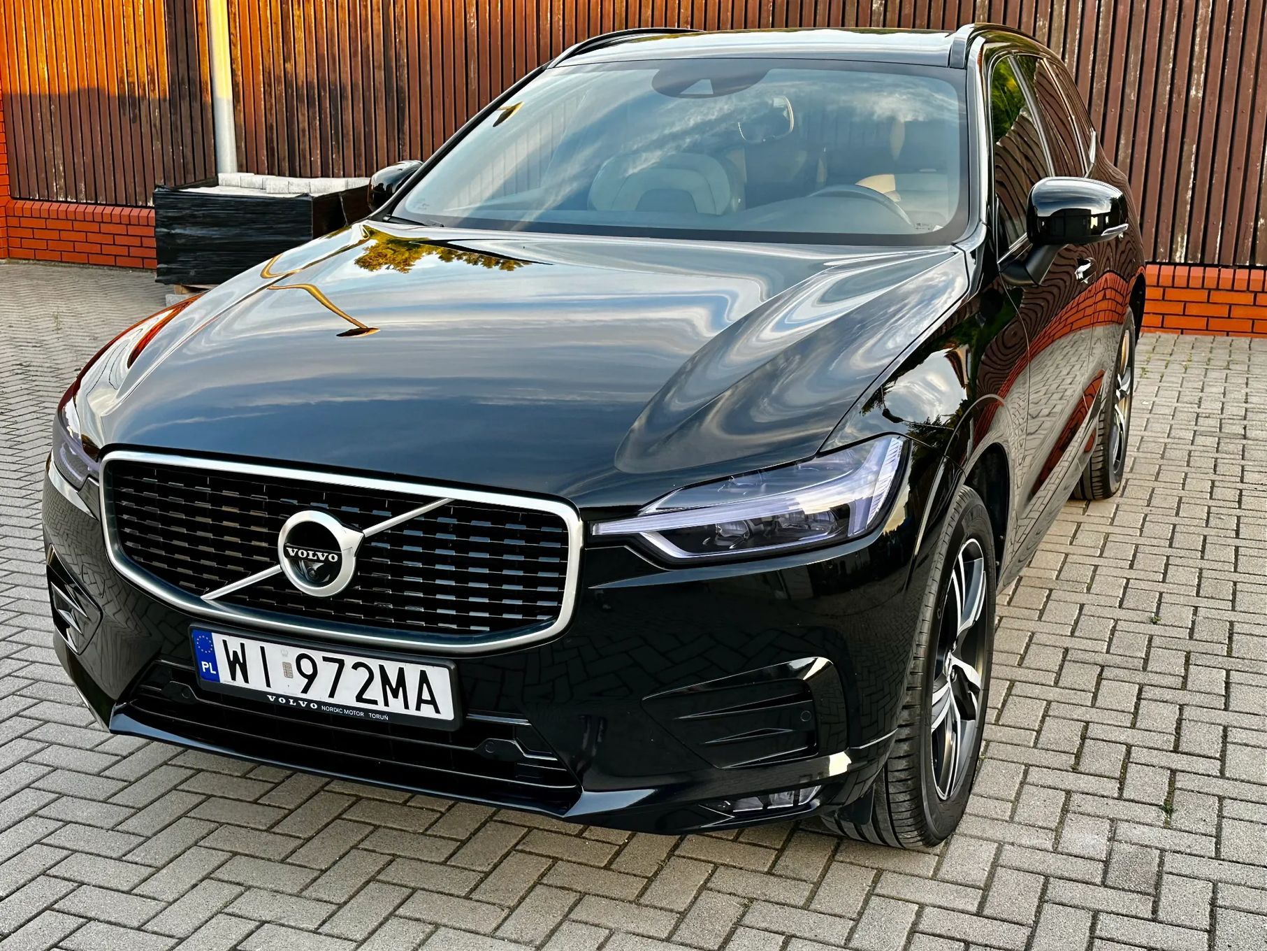 Volvo XC 60 Volvo XC60 R-Design B4 D AWD 23% Faktura