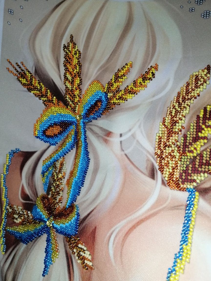 Картина бисером "Дівчина українка", ручная работа вышивка Украина