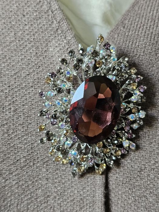 Piękna elegancka broszka odcienie brązu czekolady beżu