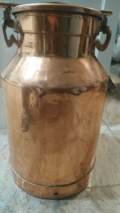 Złota kanka na mleko