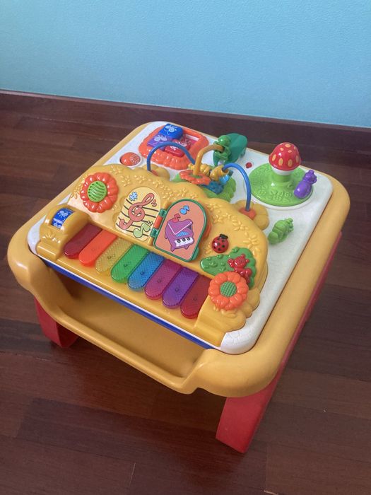 Mesa de atovidades Bebe