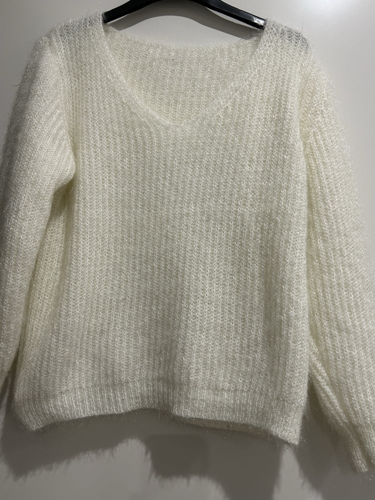 Camisola de lã cor branca