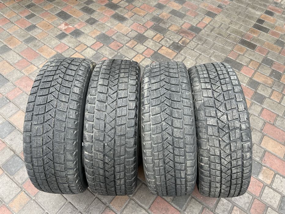 Зимова гума 235/60/18