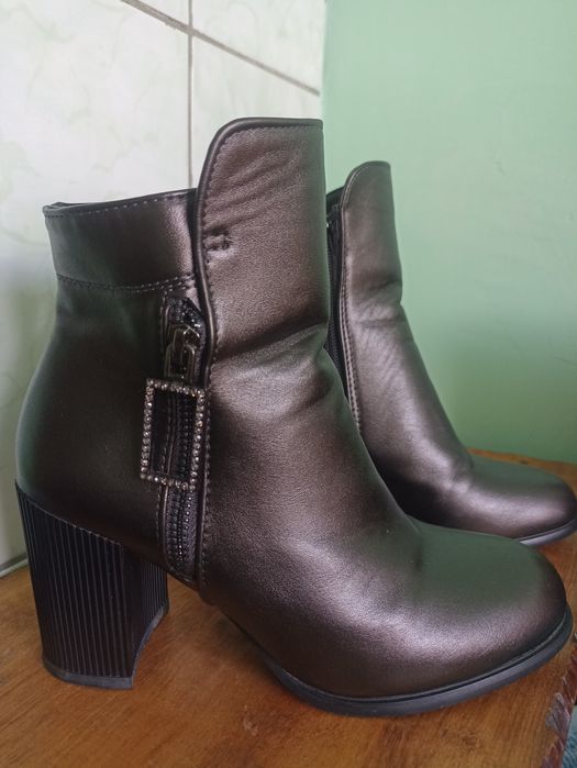 Ботінки жіночі ,черевики,напівчеревики  осінь весна.