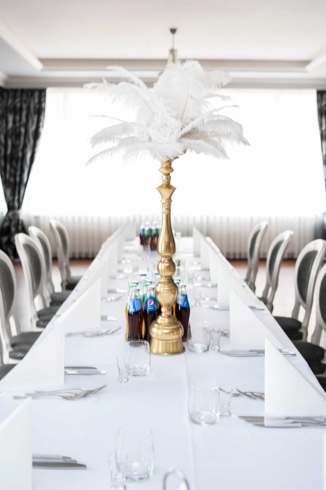 dekoracja stołu pióra WYPOŻYCZALNIA ozdoba wystrój kompozycja ślub