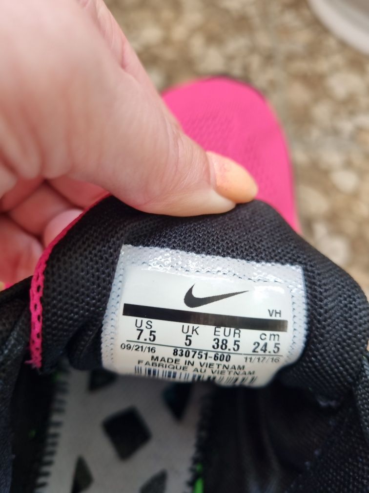 Buty Nike 38,5 biegowe na trening różowe 38 adidasy fitness