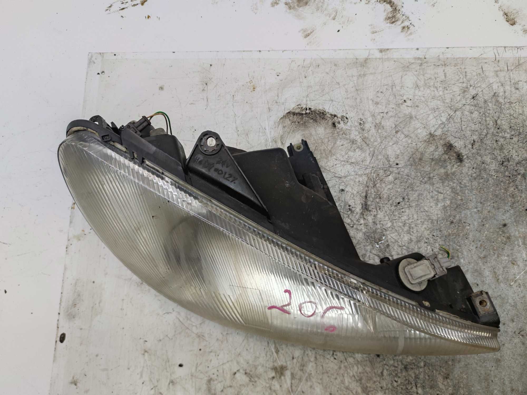 Peugeot 206 Lampa Reflektor Prawa Przednia Prawy Przód