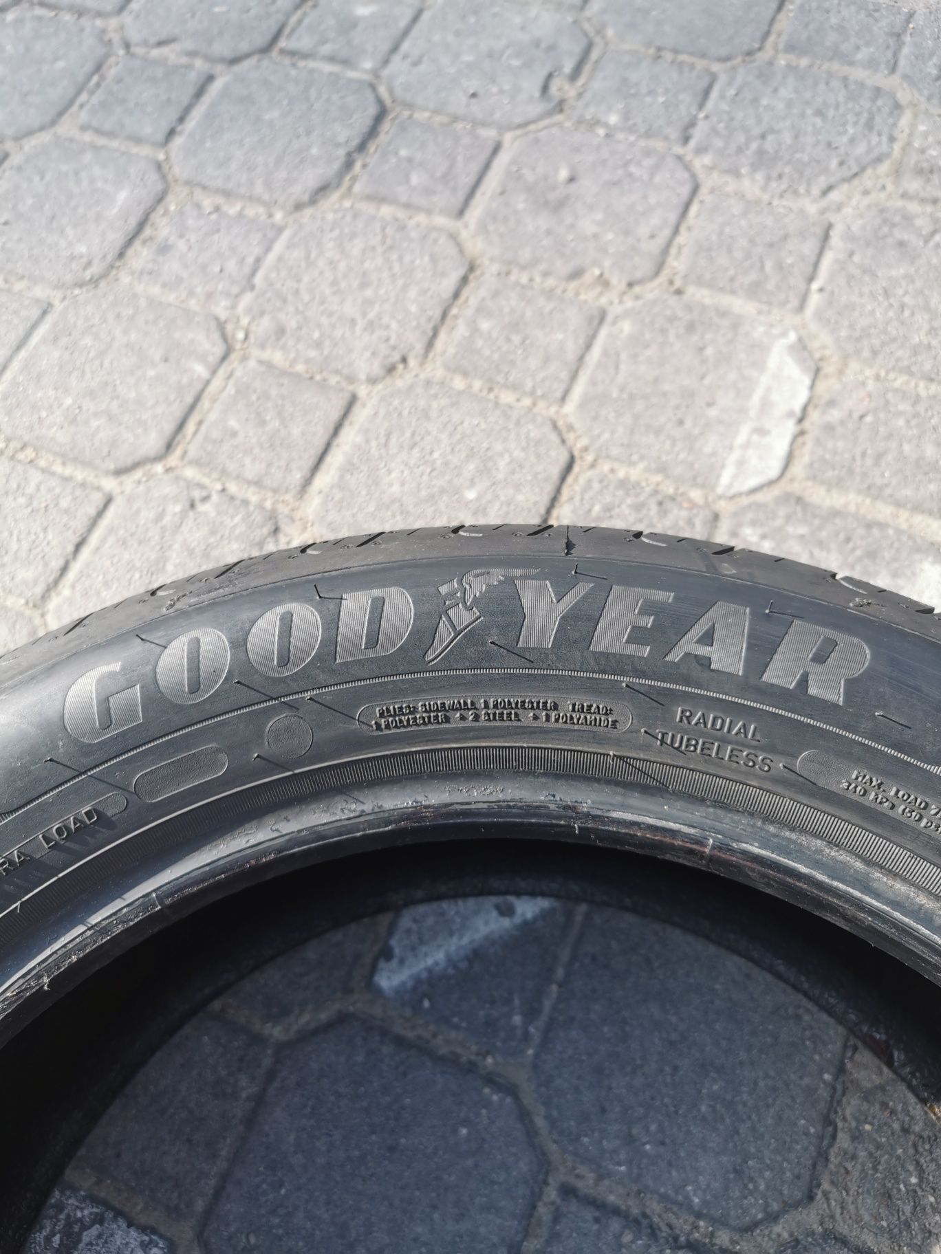 Komplet opon 215/55r17 98W Goodyear EfficientGrip Performance 2